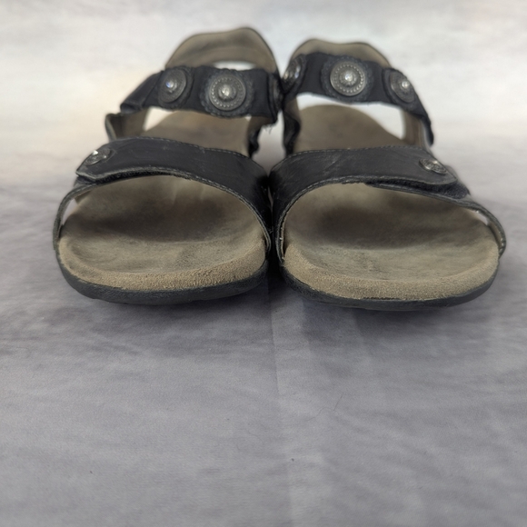 Taos Size 10 Women's Black Sandals Leather With Medallions - Picture 7 of 8